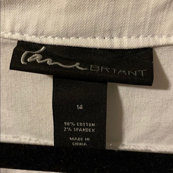 Cute cropped white denim ruffled zip-up jacket - Picture 2 of 4